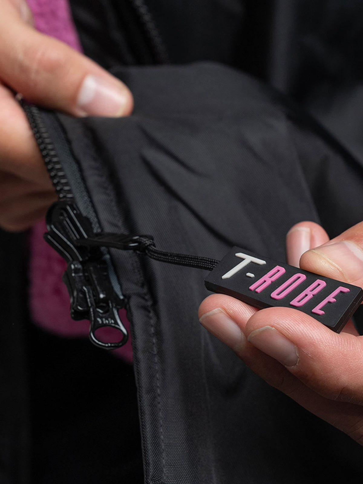 Close up image of the two-way YKK zipper on a T-Robe